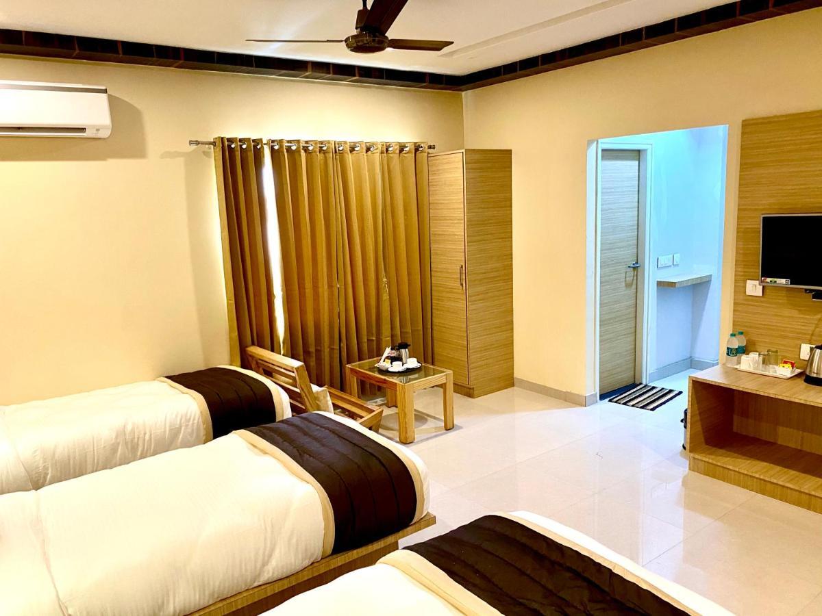 Hotel Manor Heights Udaipur Exteriör bild